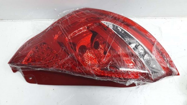 Ford Fiesta 08/12 Sağ Stop Lambası 8A61-13404-AB YS YP (BA-120-DG-DH-130-EG-130)