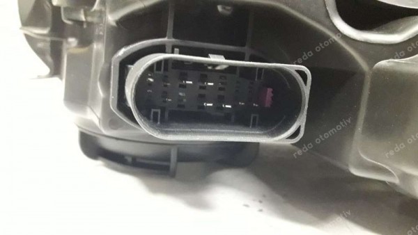 Ford Focus 3 Sağ Far (İçi Beyaz Motorlu) BM51-13W029-NB YS YP (BA-120-EE-130)