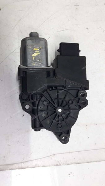 Hyundai İ30 Sağ Ön Cam Silecek Motoru 82460-A5010 CP (DG-124)