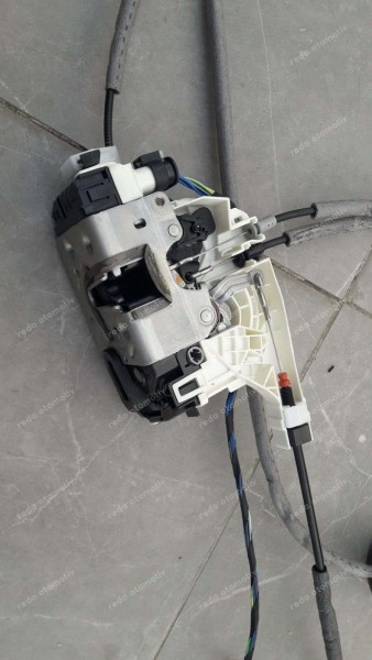 Mercedes Sprinter Yan Sürgülü Yükleme Kapısı Kilit Mekanizması A9107302000 A9107302000 CP (Kİ-120)