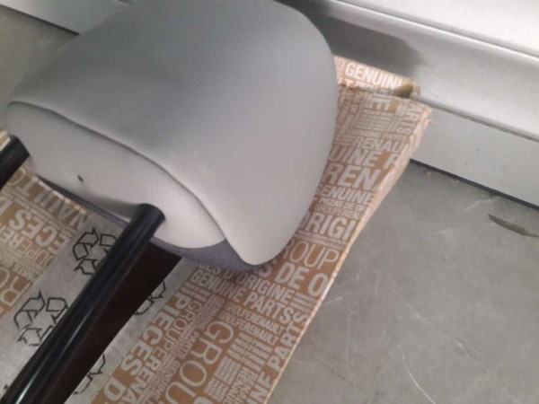 RENAULT TRAFİC2 KOLTUK BAŞLIĞI  KUMAŞ/DERİ YP 7701071256