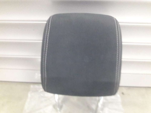 FORD FİESTA TİTANYUM ÖN KOLTUK BAŞLIĞI CP