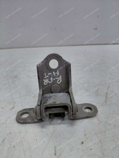 Ford Fiesta Sağ Arka Kapı Alt Menteşesi Orj. 8A6AA26810C CP (HB-121)