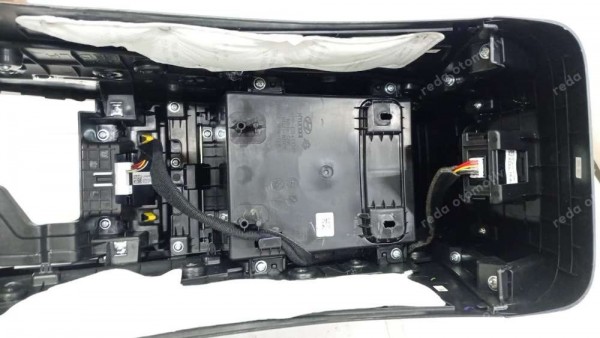 Hyundai Tucson Orta Konsol / Kol Dayama 84660-N7000 84661-N7000 846A7-N7ABO SP YP (KA-120)