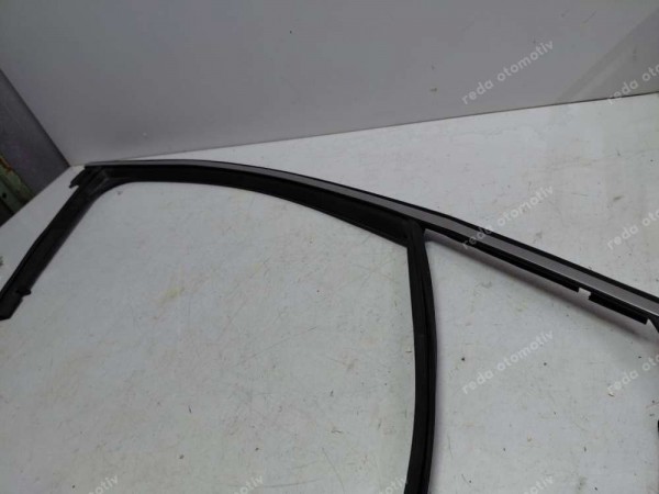 Renault Clio 5 Sağ Ön Cam Fitili Krom 803306847R CP (JE-120)