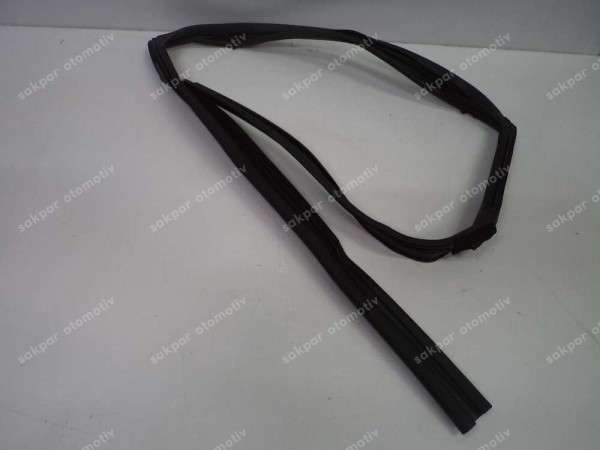 Renault Kadjar Sağ Arka Cam Fitili Orj 823305250R YP (F4)