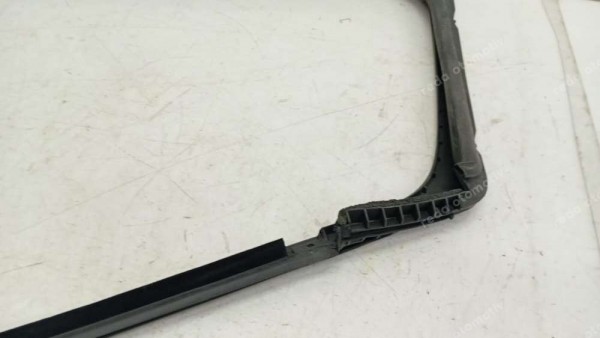 Dacia Sandero Sağ Arka Cam Fitili 823309304R YP (F3)