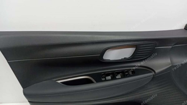 Hyundai Bayon Sol Ön Kapı Döemesi (Işıklı) 82301-Q0030NNB SP YP (FF-120)