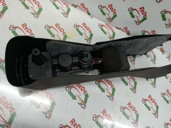 Hyundai İx20 Kia Venga Orta Ara Konsol 84611-1P000 YP (KD-110)