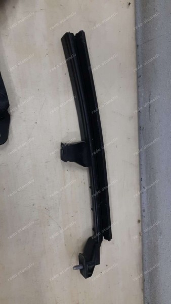 Renault Clio 5 5.5 Sol Arka Kapı Cam Çerçeve Kızağı 821447967R CP (JD-120)