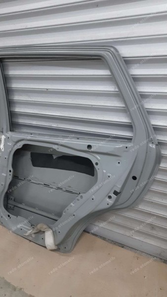 Hyundai Santa Fe Sağ Arka Kapı 77004-2B020 YP (Kİ-109)