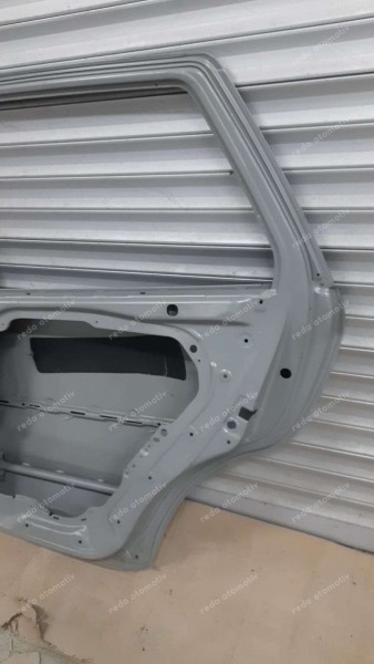 Hyundai Santa Fe Sağ Arka Kapı 77004-2B030 YP (Kİ-109)