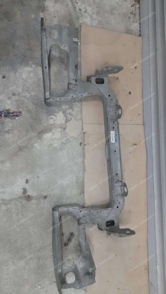 Hyundai Elantra Ön Panel 01/03 64100-2D011 YP (LC-110)