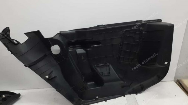 Toyota Yaris Cross Bagaj Arka Kapak Sağ Yan Trim Paneli 64730-0D300 CP (GD-140)