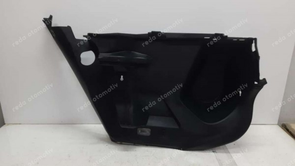 Toyota Yaris Cross Bagaj Arka Kapak Sol Yan Trim Paneli 64740-0D320 CP (GD-140)