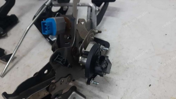 Toyota Yaris Hybrid (engelli) Fren / Gaz Pedalı Takım 89510-K0010 78110-K0030 CP (AC-110)