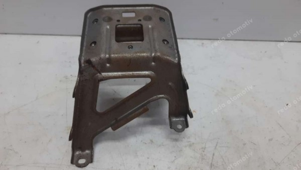 Toyota Yaris Hybrid Sac CP (EB-110)