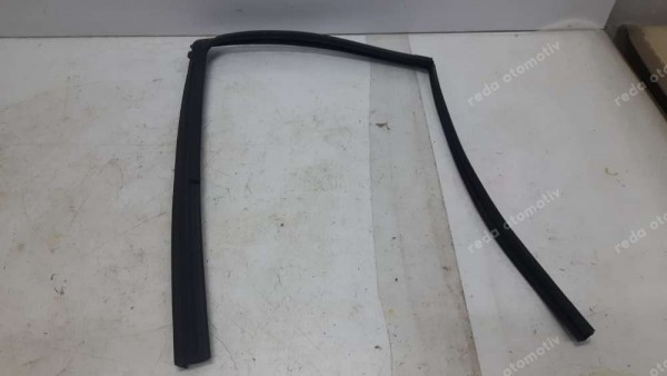 Toyota Yaris Hybrid Sağ Arka Kapı Cam Fitili 68142-K0010 CP (F3)