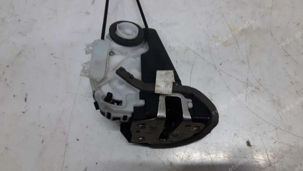 Toyota Yaris Hybrid Sağ Arka Kapı Kilidi CP (EE-125)