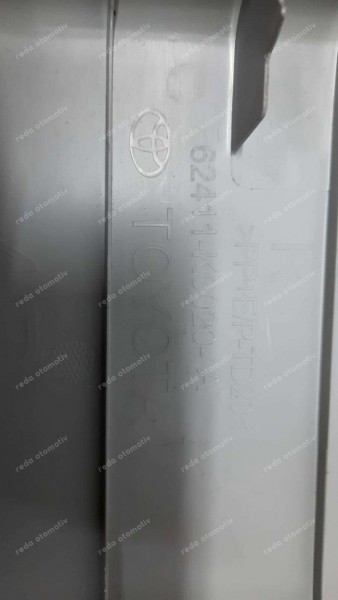 Toyota Yaris Hybrid İç Sütun Trim Sağ 62411-K0020 CP (EA-110)