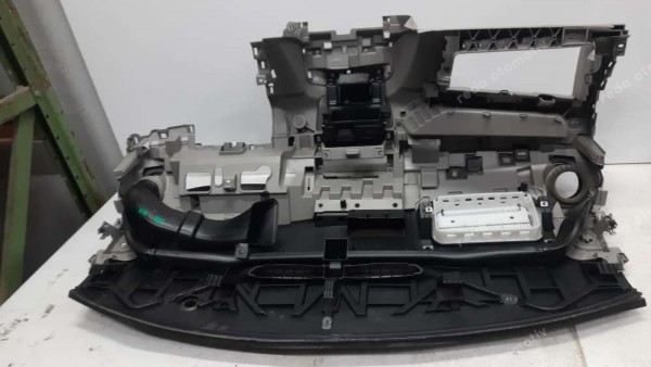 Renault Zoe Torpido Göğüs 681003968R YP (AC-130)