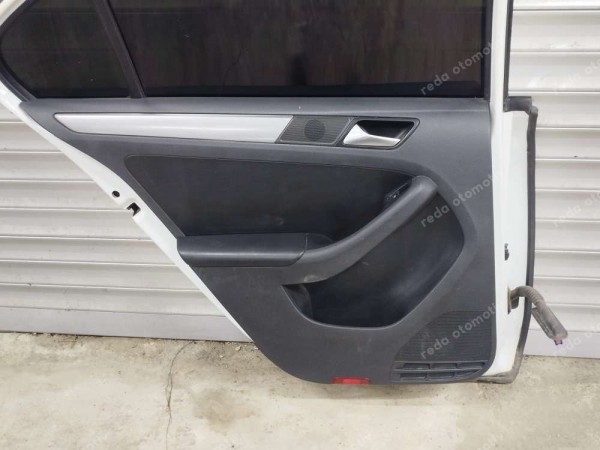 Volkswagen Jetta Sol Arka Kapı Dolu 5C6833055E SP (BC110)