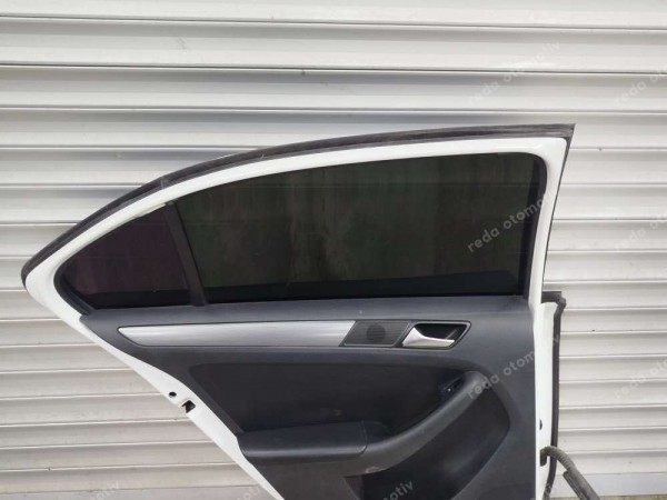 Volkswagen Jetta Sol Arka Kapı Dolu 5C6833055E SP (BC110)