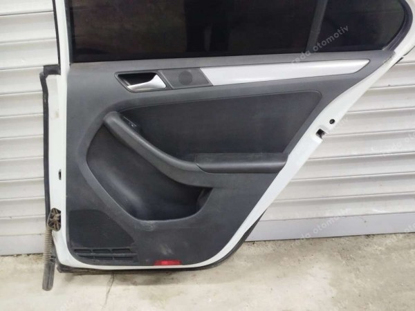 Volkswagen Jetta Sağ Arka Kapı Dolu 5C6833056E SP (BC110)