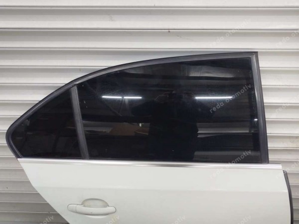 Volkswagen Jetta Sağ Arka Kapı Dolu 5C6833056E SP (BC110)