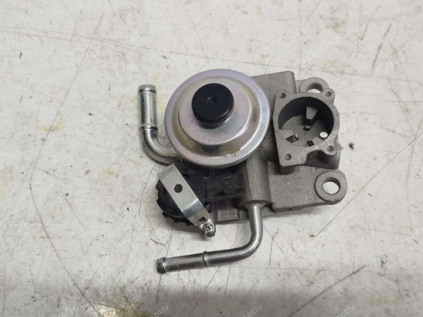 Toyota Land Cruiser Yakıt Filtre Kapağı 23380-30340 YS YP (CA120)