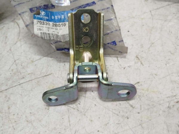 Hyundai Santa Fe Sorento Ön Kapı Sağ Alt Menteşesi 79320-2B010 orj. YP (HC129)