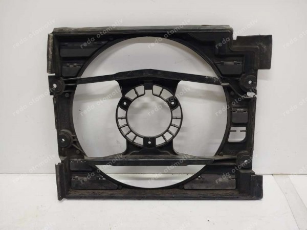 Bmw 520İ E39 Fan Davlumbazı 64548370993 CP