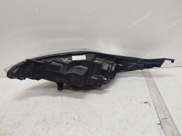 Ford Fiesta 08-12 Sağ Far 8A61-13W029-AJ [İÇİ OYNUYOR] YS HP (GG130)