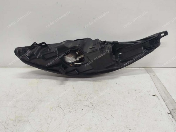 Ford Fiesta 08-12 Sağ Far 8A61-13W029-AJ [İÇİ OYNUYOR] YS HP (GG130)