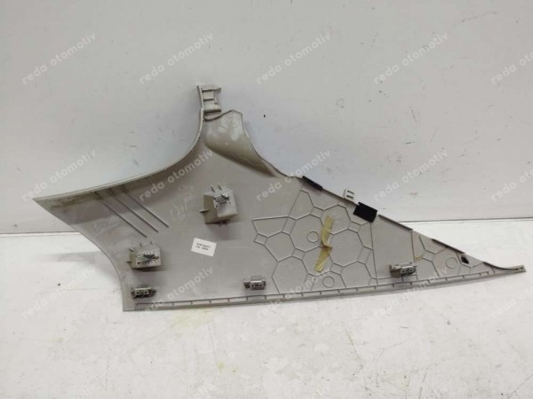 Volkswagen Jetta Sağ Arka Direk Kaplaması 5C6867288 SP (EA110)