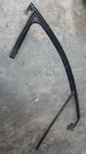 Renault Clio 5 Sağ Ön Cam Fitili 803306673R SP