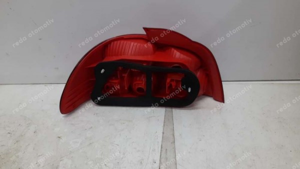 Toyota Avensis 00/02 Sağ Stop Lambası YS YP (İH-120)