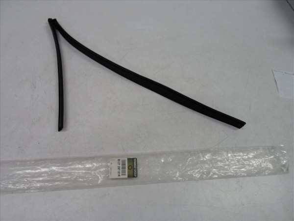 Dacia Sandero Symbol Sağ Arka Cam Direği Fitili Lastiği Orjinal 822729751R YP (F1)