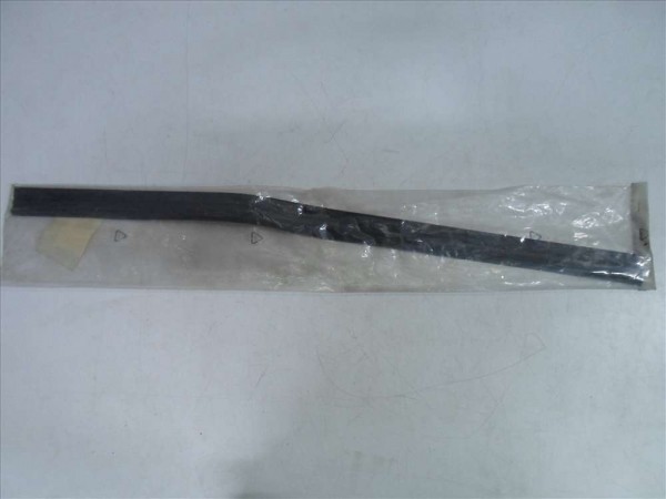 Renault Kangoo Sağ Kapı Alt Lastiği Orjinal YP (F1)