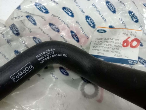 Ford Focus 3 1.6 Benzinli Radyatör Üst Hortum ORJİNAL 8V61-8260-KC YP [A-D-130]