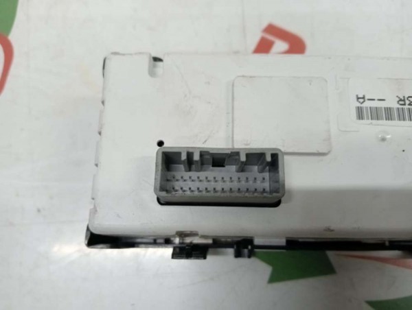 RENAULT MEGANE 3 FLUENCE DİJİTAL RADYO TEYP GÖSTERGE EKRANİ 280348813R CP (JB-130)