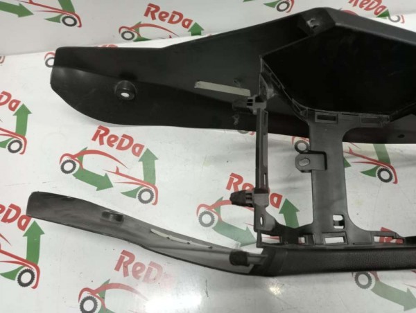 Hyundai İ20 Ara Taban Konsolu 84611-C8000 CP (KE-110)