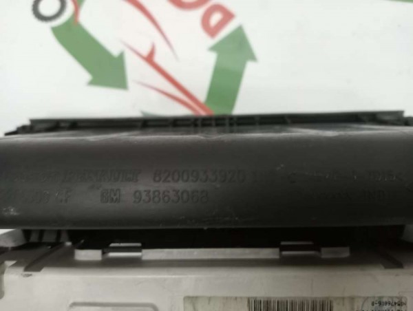 Renault Trafic 2 Clio 3 Radyo Göstergesi Bilgi Ekranı Çerçevesi 8200933920 CP (JB-130)