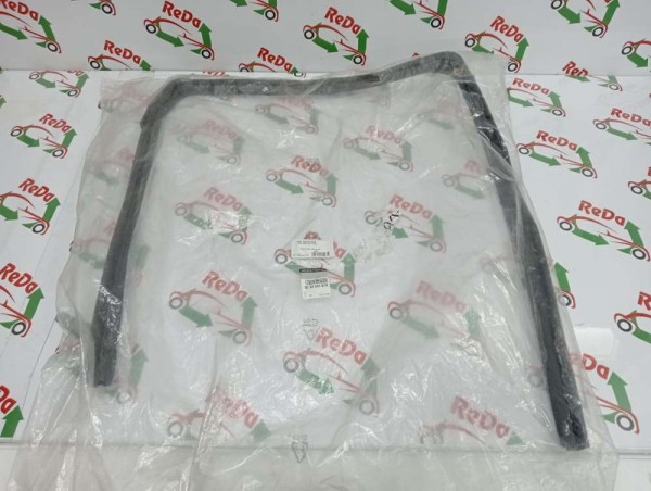 Renault Zoe Sağ Arka Cam Fitili 823304181R YP (F3)