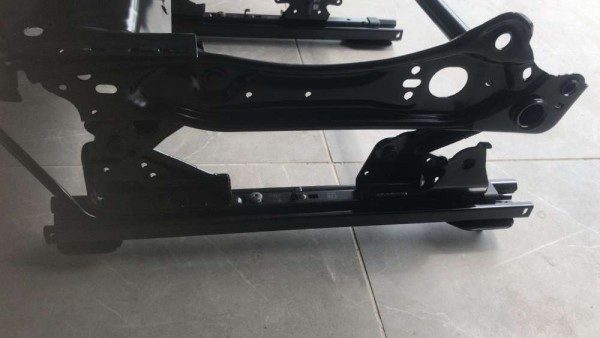 NİSSAN QASHQAİ RENAULT KADJAR SAĞ ÖN KOLTUK ALT SACI MİNDER KARKASI 873014EB1A YP (A1-A110)