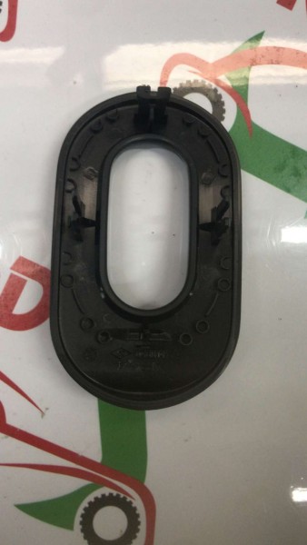 RENAULT MEGANE 2-3 ARKA KOLTUK KİLİT KAPAĞI BAKALİTİ SİYAH 7701208834 YP (IA-121-122)