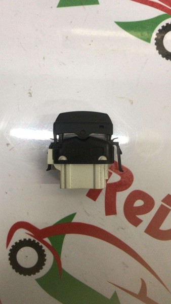 RENAULT TRAFİC2 ARKA OTOMATİK KOLTROL BUTONU DÜĞMESİ CP 8200951774 (BB130)