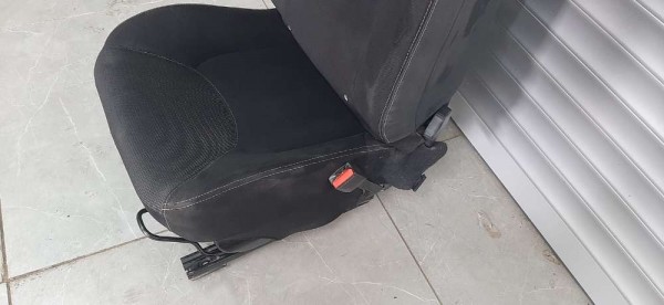 Renault Clio 4 Sağ Ön Koltuk Kumaş Yanlar ve Sırt Arka Deri CP HP [H-C-140]