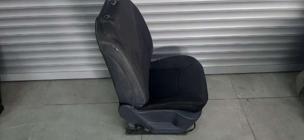 Renault Clio 4 Sağ Ön Koltuk Kumaş Yanlar ve Sırt Arka Deri CP HP [H-C-140]