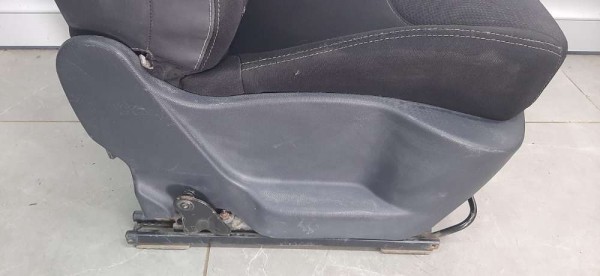 Renault Clio 4 Sağ Ön Koltuk Kumaş Yanlar ve Sırt Arka Deri CP HP [H-C-140]